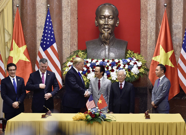 Tổng Bí thư - Chủ tịch nước Nguyễn Phú Trọng và Tổng thống Mỹ Donald Trump chứng kiến lễ ký kết mua 10 máy bay của Bamboo Airways - Ảnh 2.