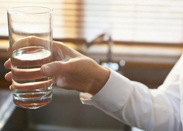 Uống nước thế nào cho đúng: Chuyên gia phân tích loại nước tốt nhất bạn nên uống hàng ngày - Ảnh 3.